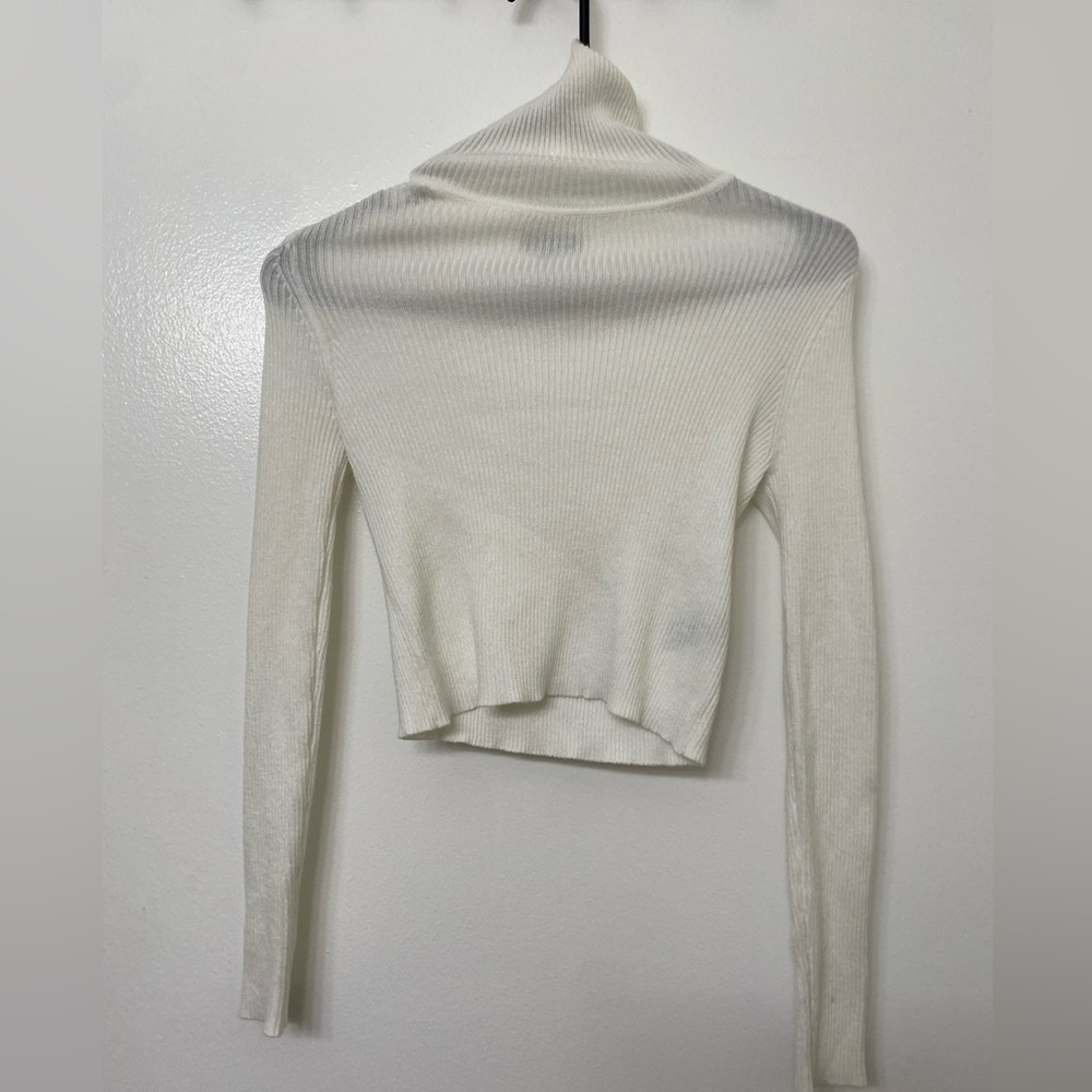 White long sleeve cropped turtleneck